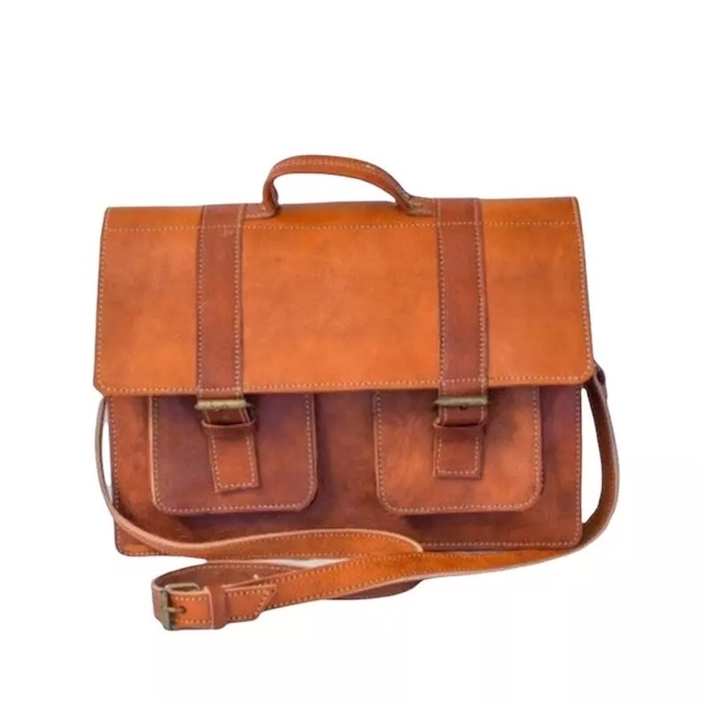 Satchel in real black handmade leather of very good quality used but great shape